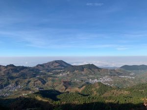 【休日の過ごし方】インドネシアで登山（トレッキング）に挑戦！