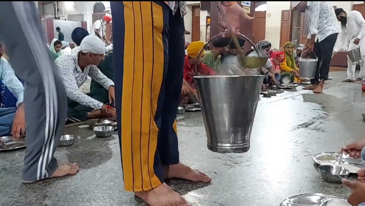 配膳中