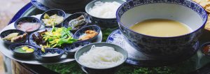 🍜✨注意！ 激熱スープでヤケド必至…雲南の名物・過橋米線がスゴい🔥😳