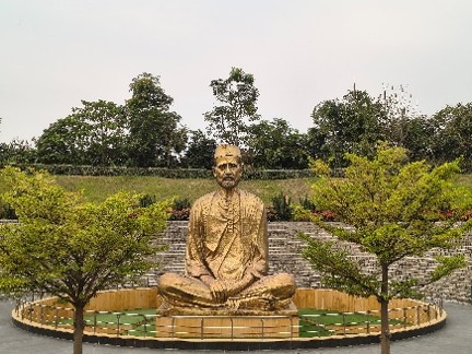 二代目グル銅像